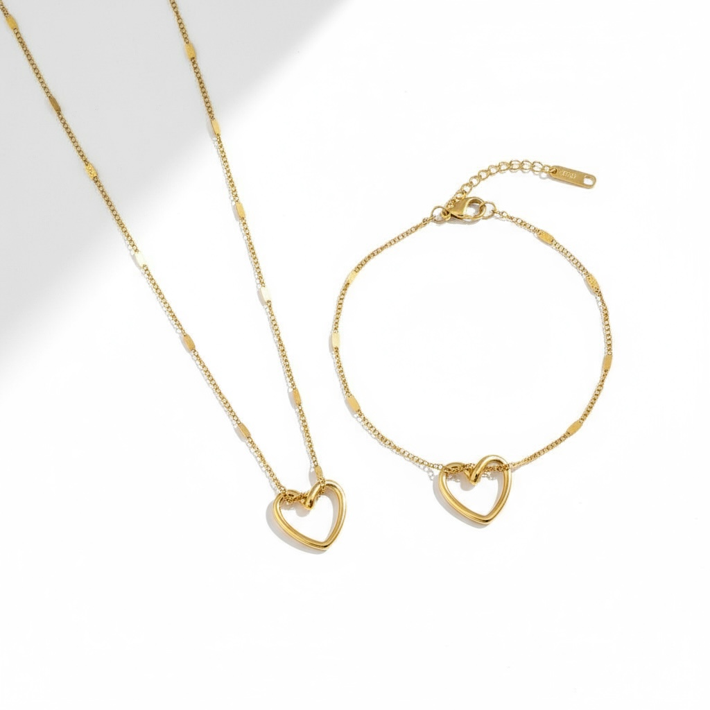 Heart-shaped necklace and bracelet set - elegant and simple design